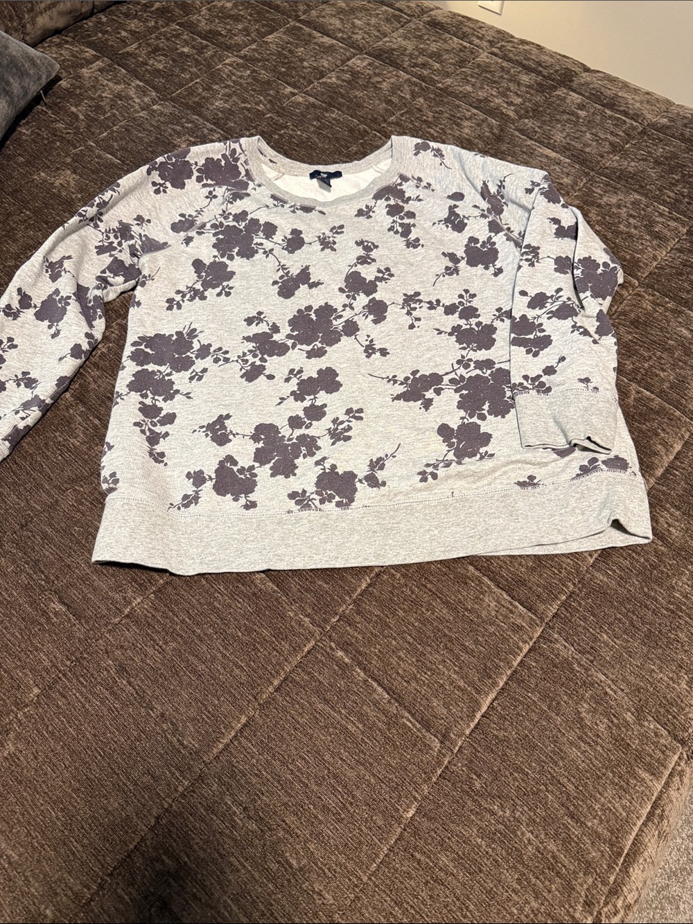 GAP Heather Gray Crewneck Sweatshirt with Dark Gray Floral Print